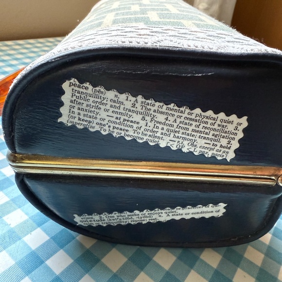 One-of-a-Kind Vintage Clamshell Open Purse Blue Cream Fabric - Picture 4 of 10